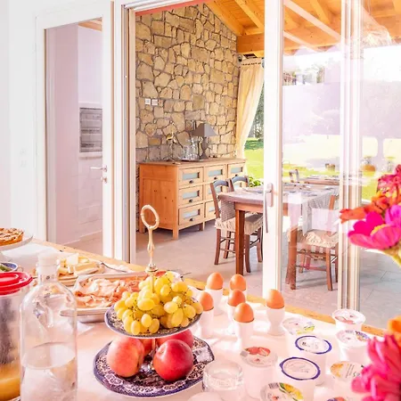 Azienda Agricola Rovertondo * كوسترمانو